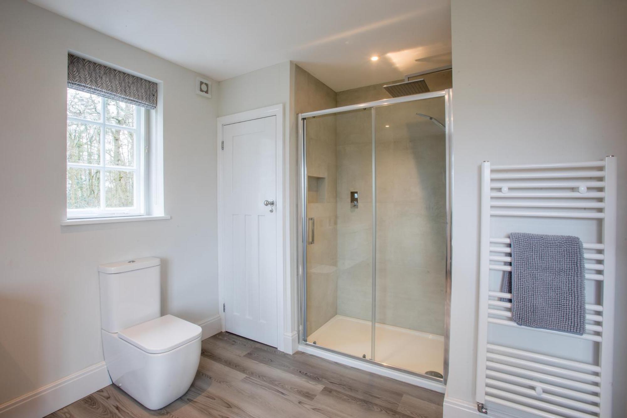 Peaceful Woodland Retreat Near Clifton, Ferienhaus Bristol